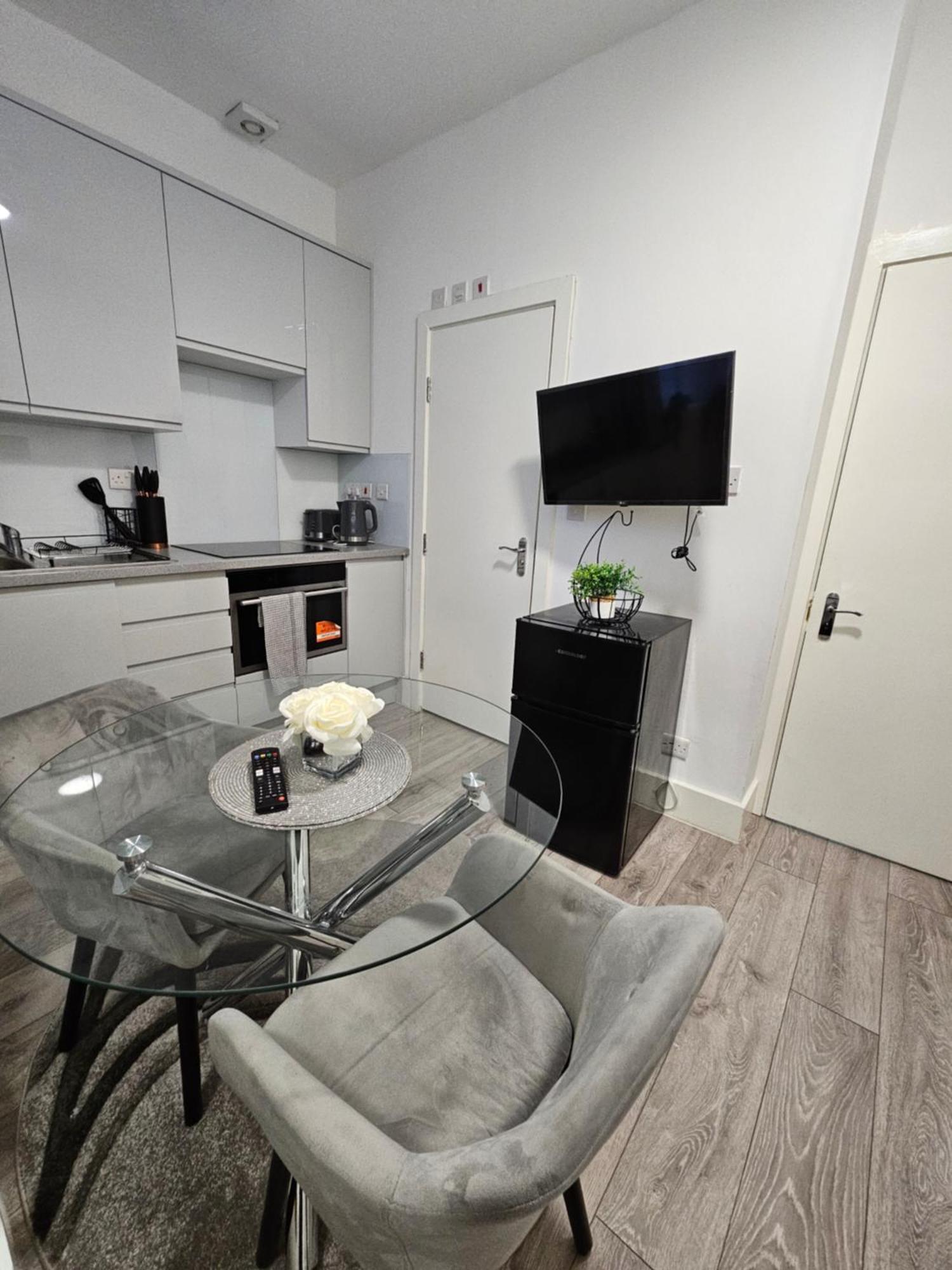 Large Studio Apartment 30 Mins To Oxford Street Londres Exterior foto