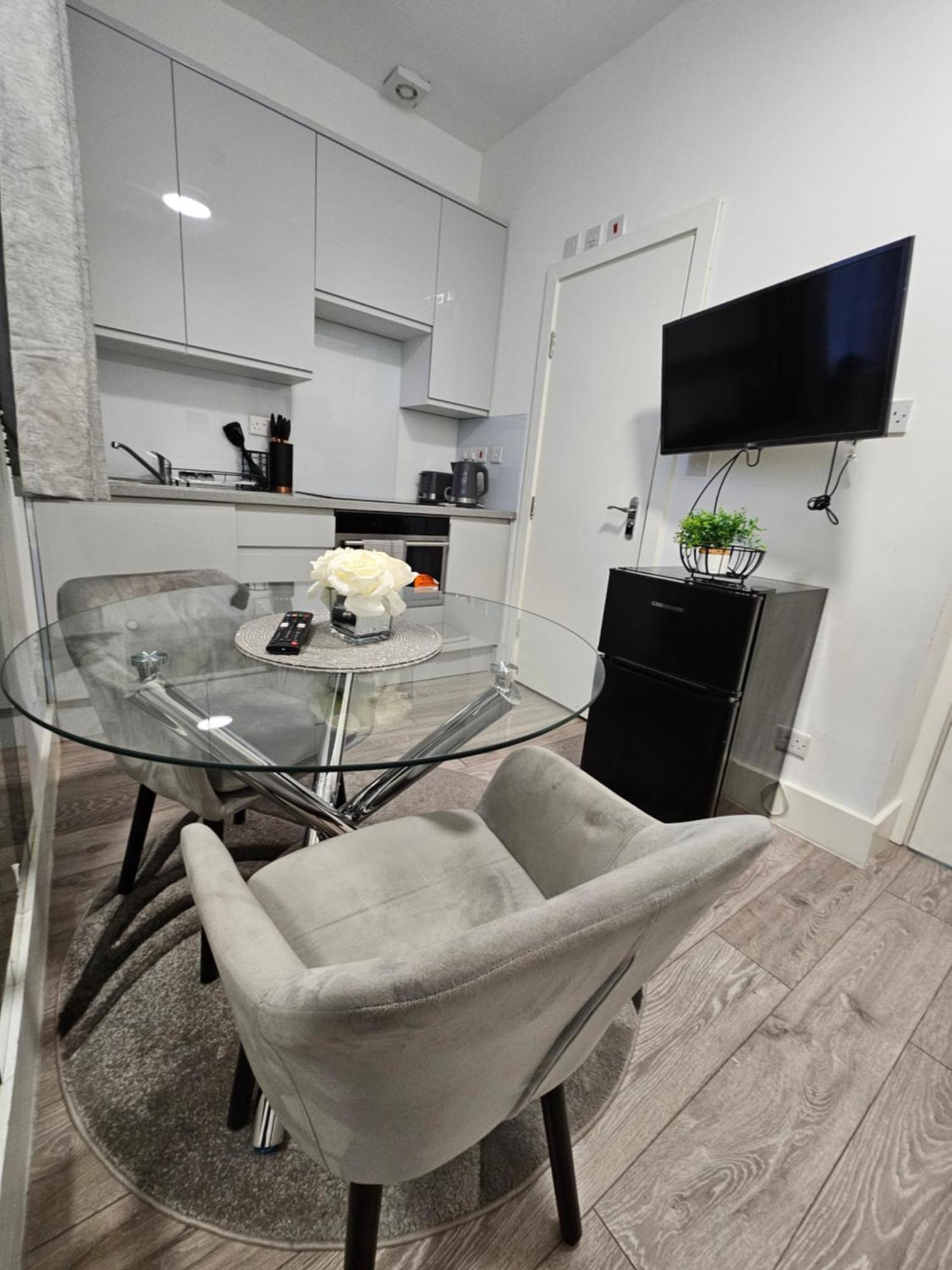 Large Studio Apartment 30 Mins To Oxford Street Londres Exterior foto