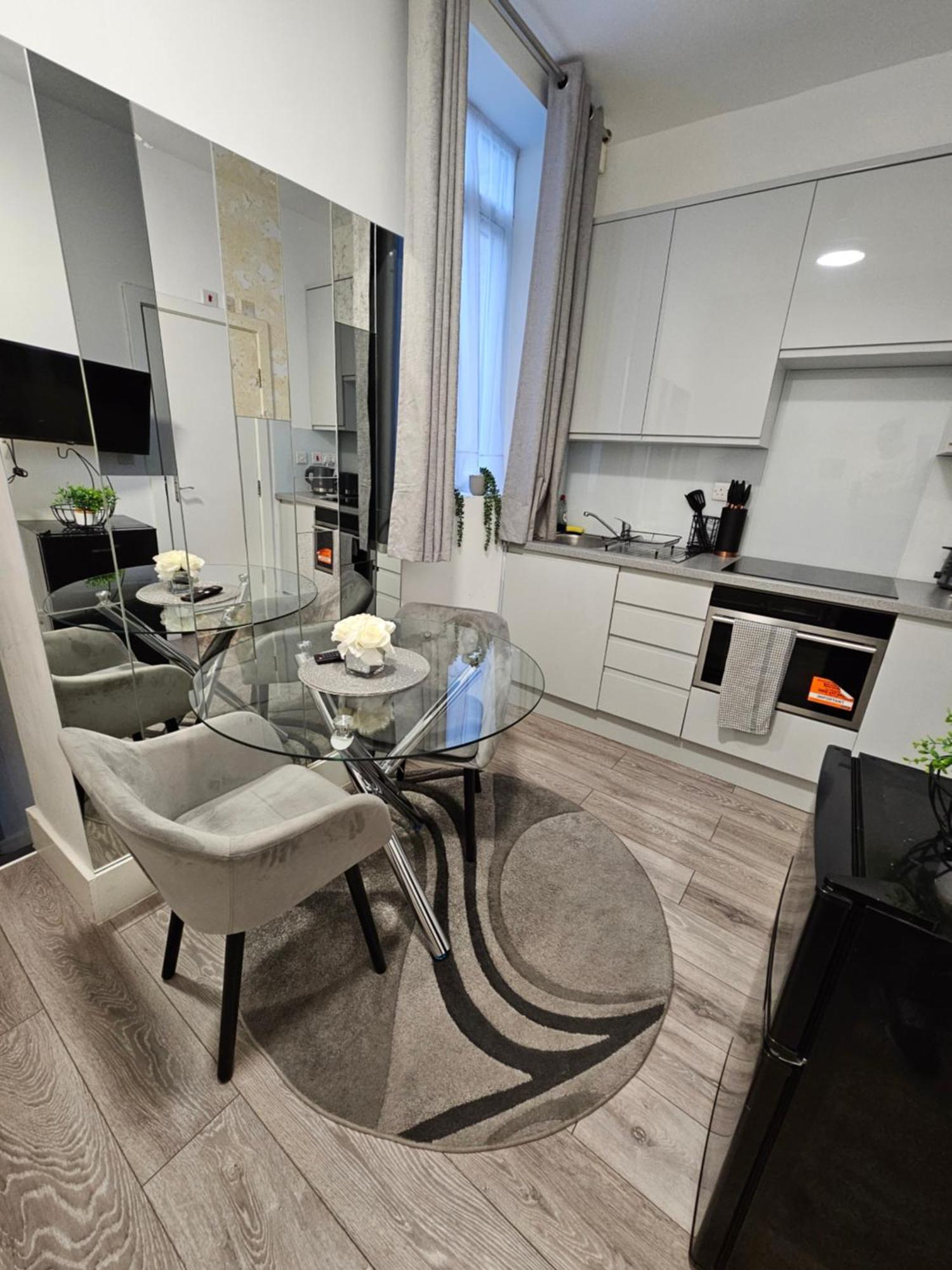 Large Studio Apartment 30 Mins To Oxford Street Londres Exterior foto